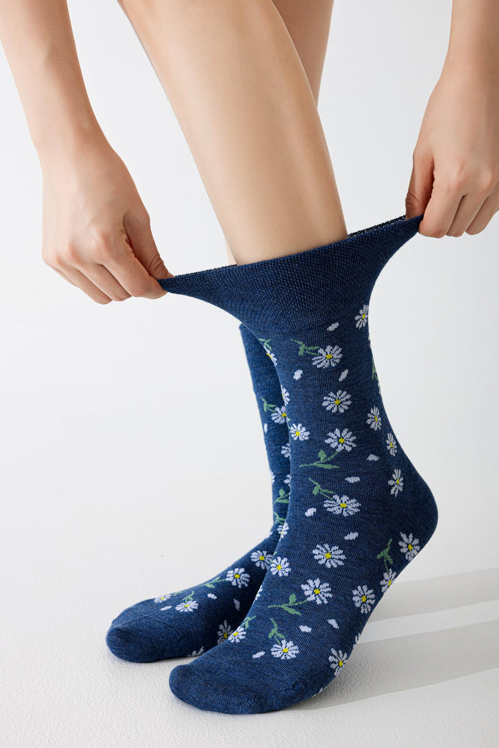 Bamboo Viscose Non Binding Crew Socks, 5 Pairs P652677